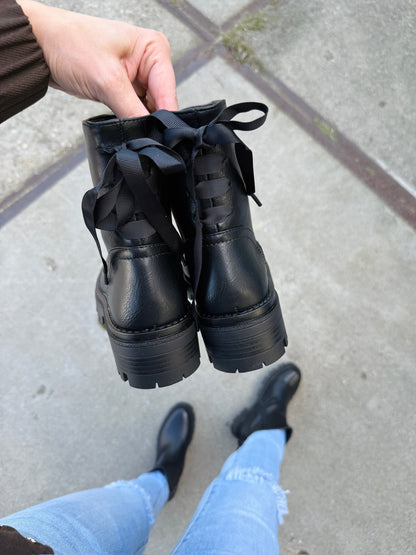 Bow Black Boots