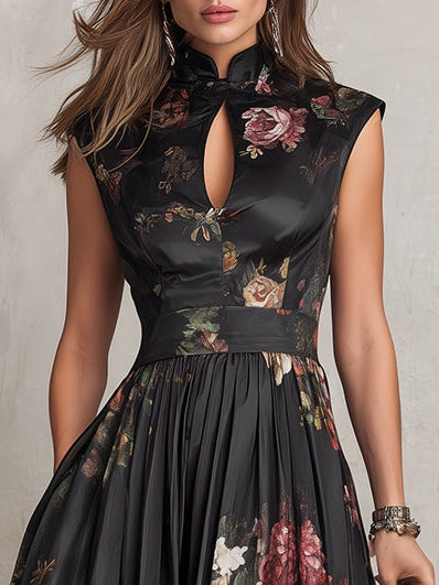 Violetta | Vestito midi nero in raso plissé con motivo floreale e colletto con foro a forma di chiave